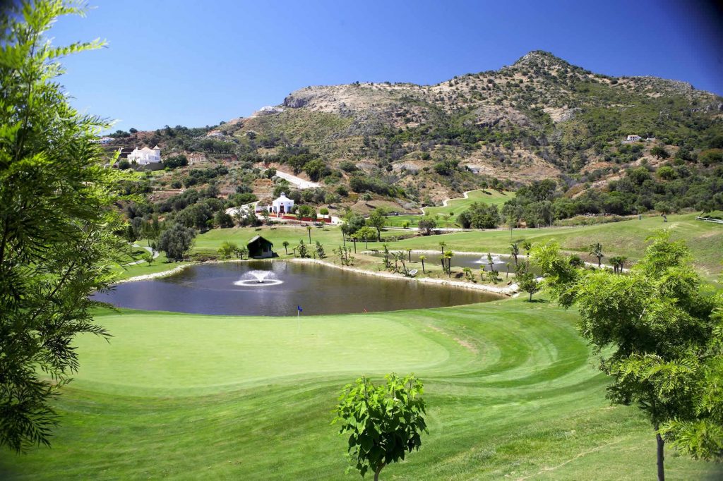 Playing golf at the heights of Marbella Club Golf - Marbella Club Hills Benahavis
