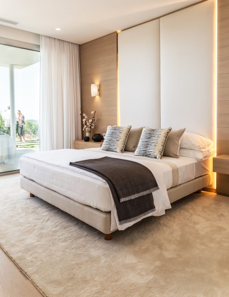 MarbellaClubHills show flat presentation